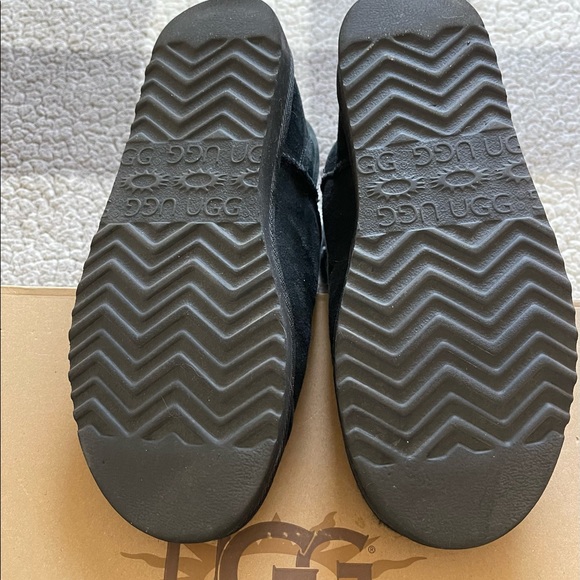 Gently Used UGG Classic Short Boots in Black. - Picture 3 of 4